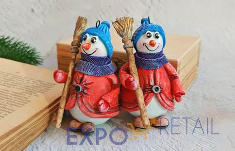 Елочная игрушка Снеговик с метлой